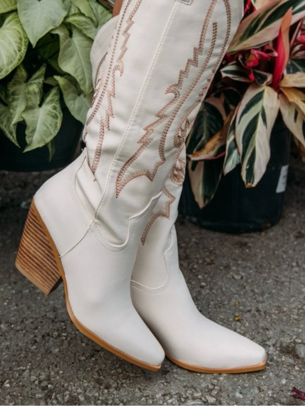 BILLINI: CALVIN BOOT -IVORY size 5 Nwob